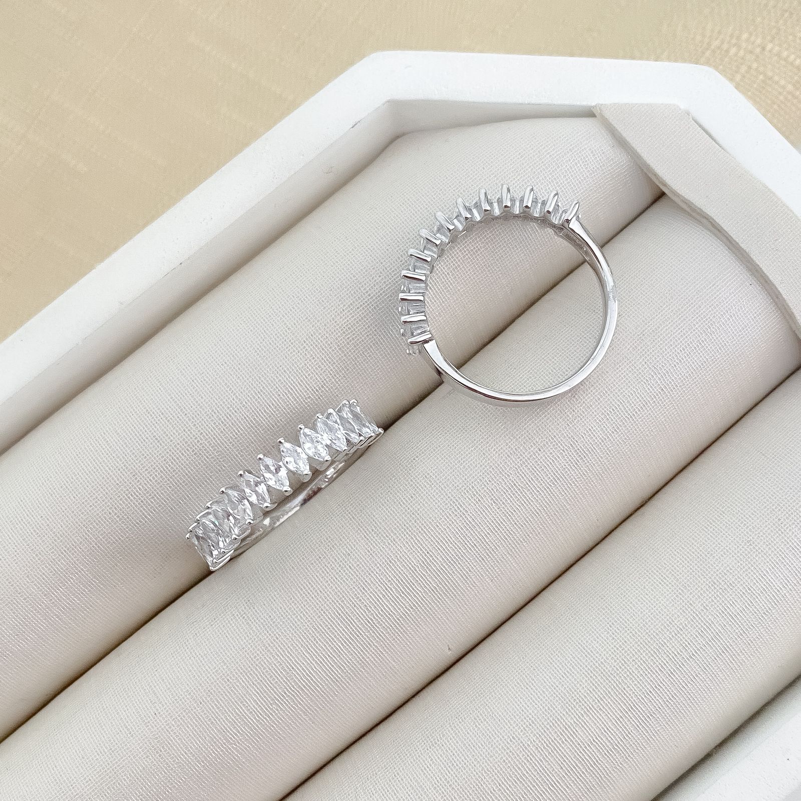 Anel Prata Meia Aliança Cristal 3x2mm
