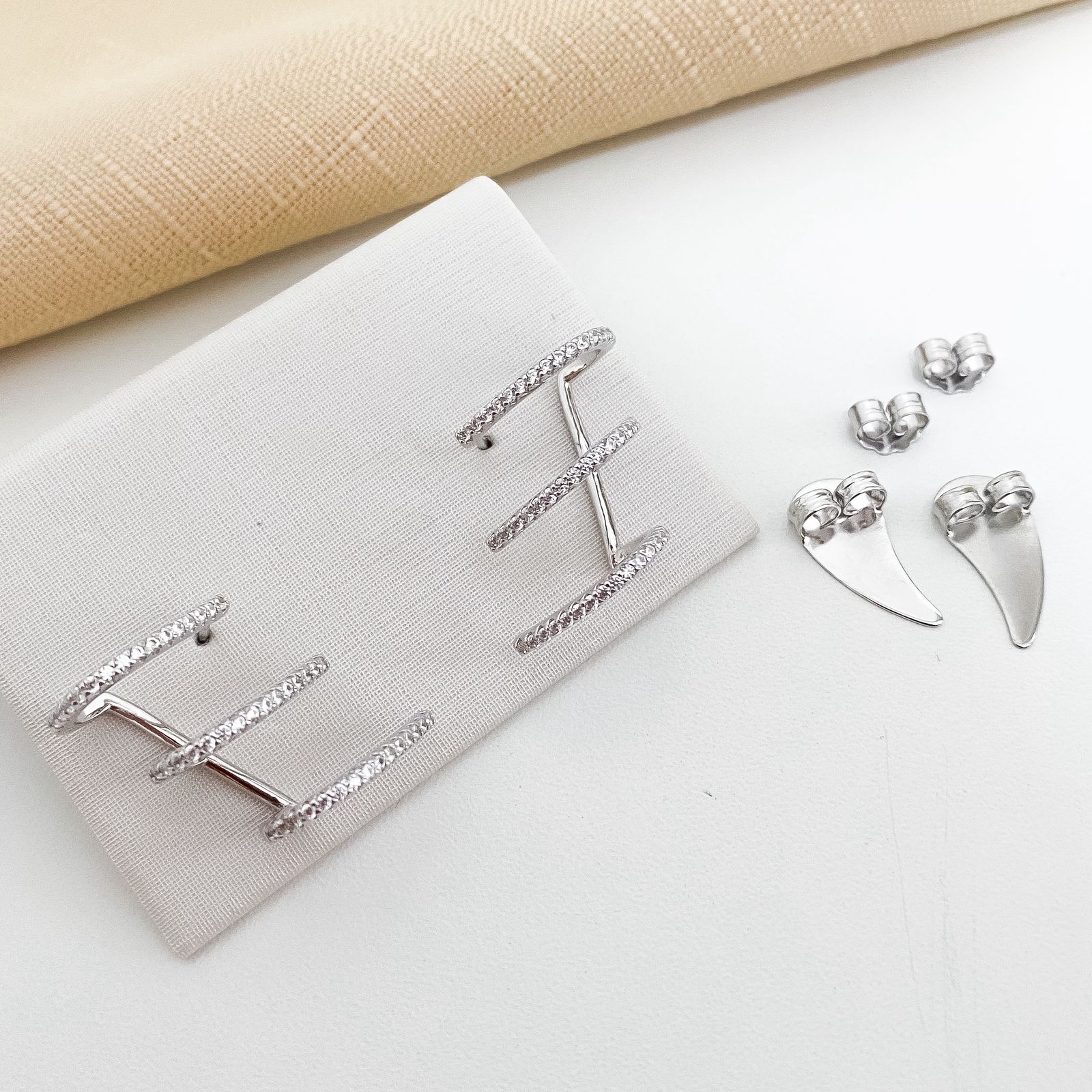 Brinco Prata Earcuff Cravejado 1mm