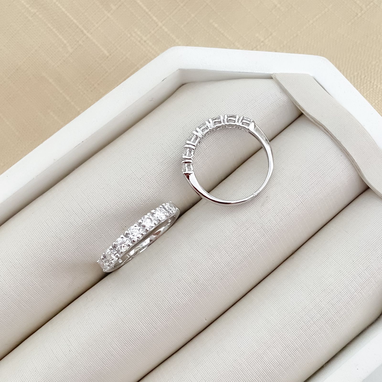 Anel Prata Meia Aliança 7p Cristal 3mm Moissanite