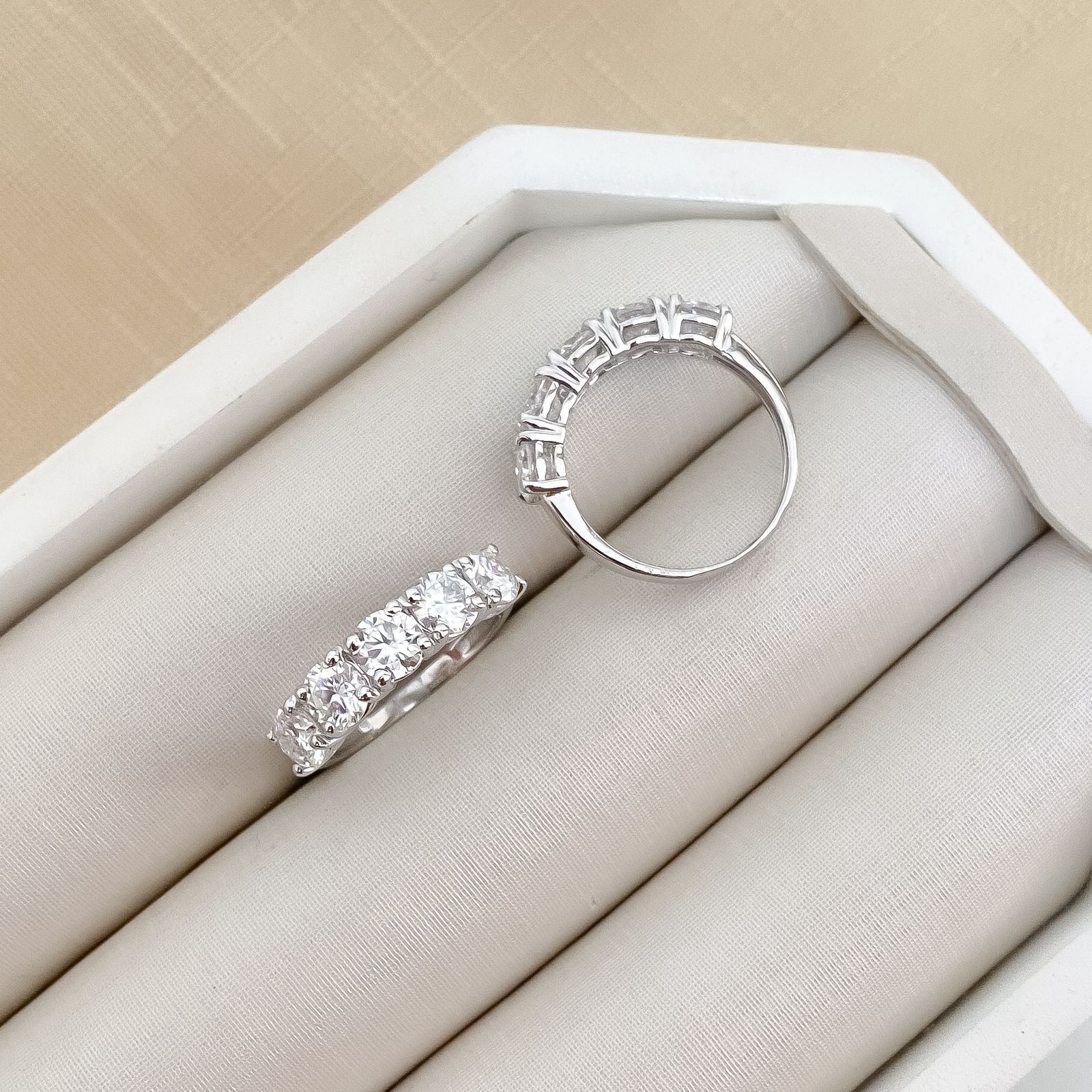 Anel Prata Meia Aliança 5p Cristal 5mm Moissanite