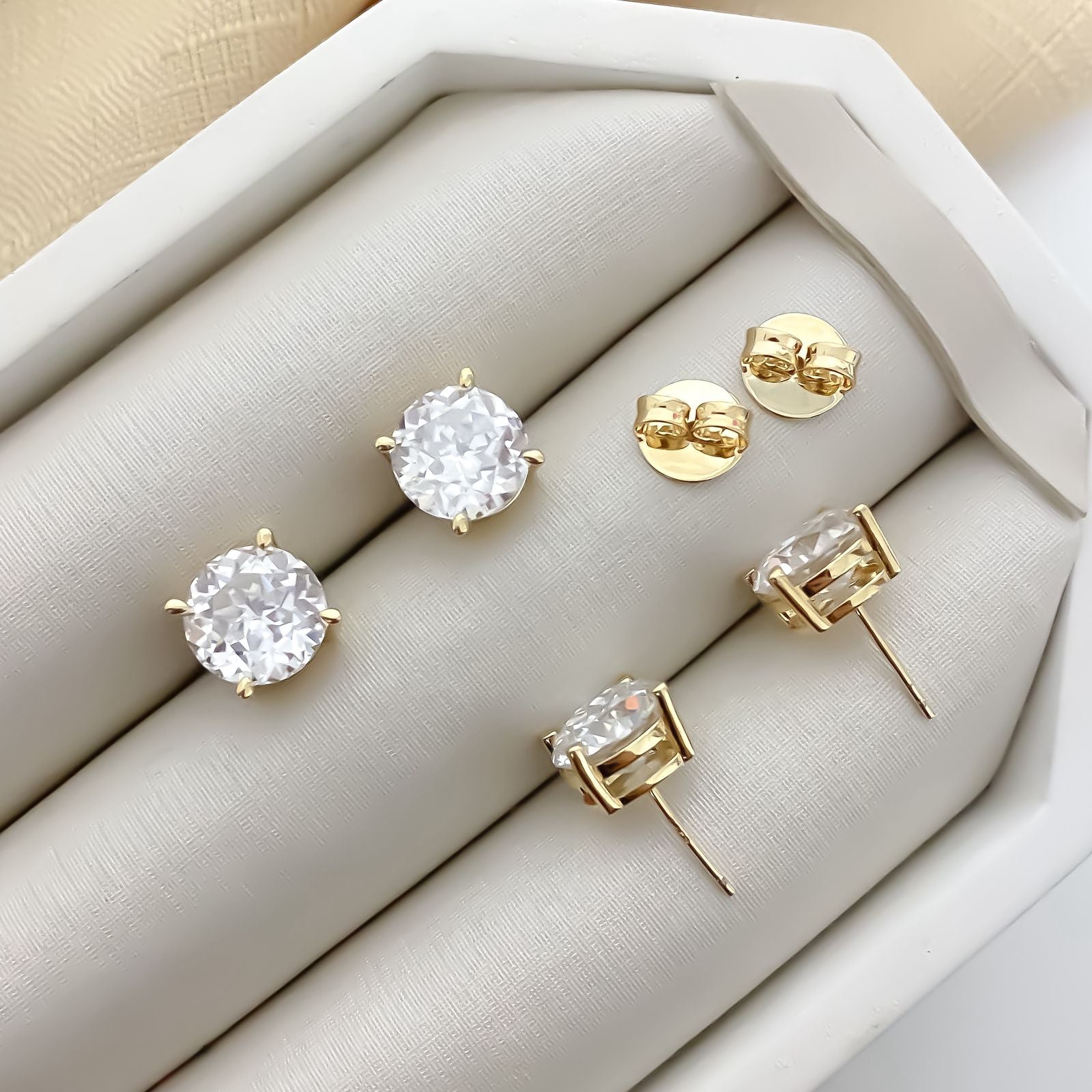 Brinco Prata Ponto Luz Dourado 10mm Moissanite
