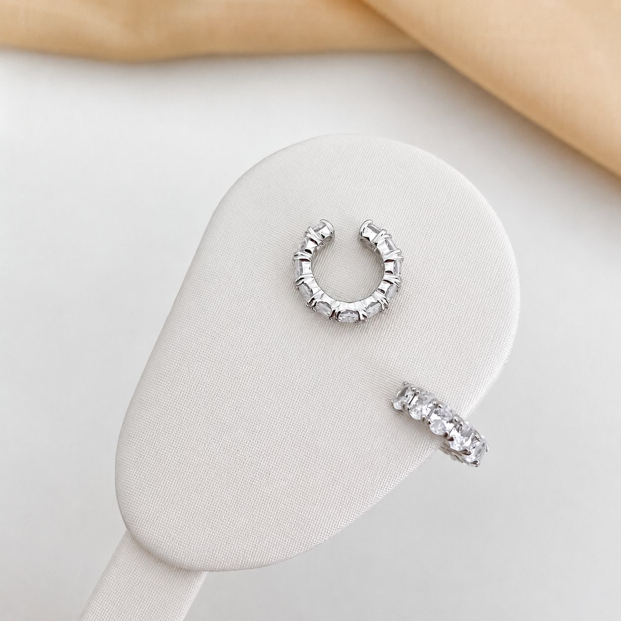 Piercing Prata Oval Cravejado Cristal 4x3mm
