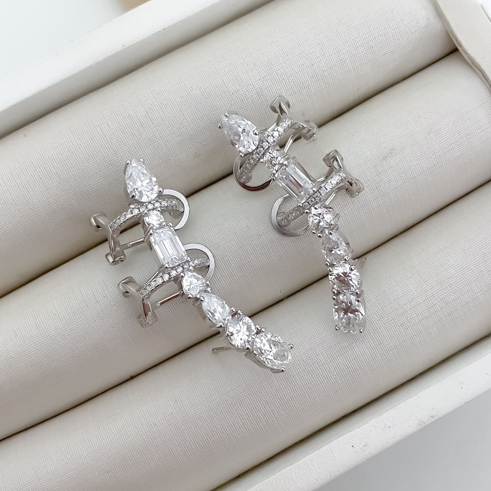Brinco Prata Earcuff Cristal Cravejado 7x5mm Moissanite