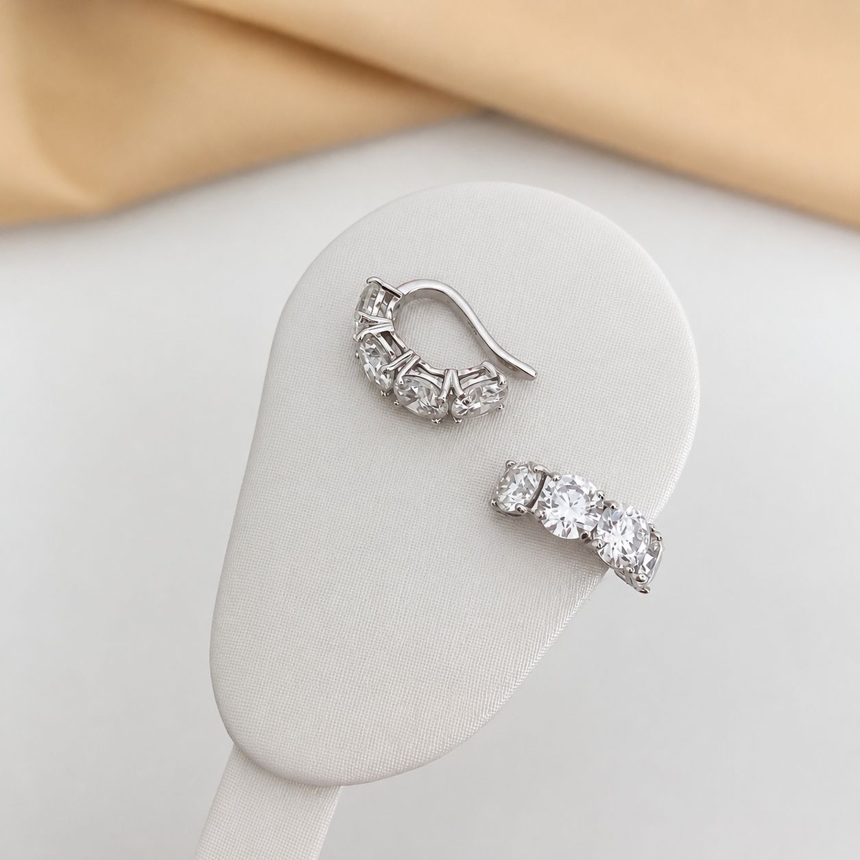 Piercing Prata Cravejado Cristal 6.5mm Moissanite