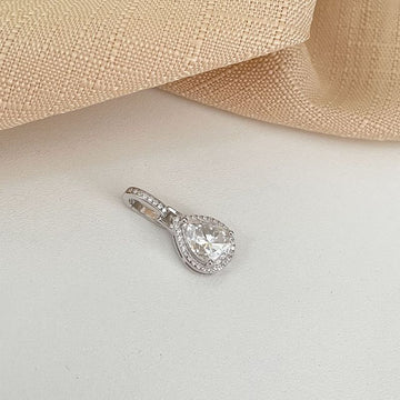 Pingente Prata Gota Cravejado 10x8mm Moissanite