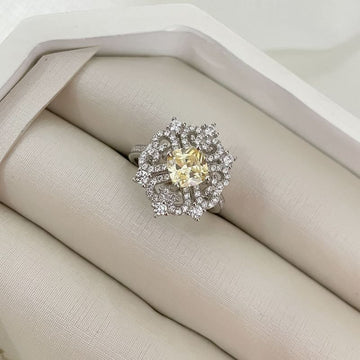 Anel Prata Flor Cravejada Pedra Amarela 8mm