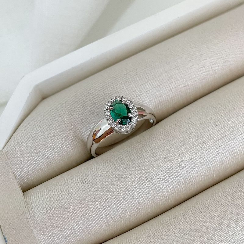 Anel Prata Pedra Verde Cravejado
