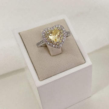 Anel Prata Coração Amarelo Cravejado 6mm
