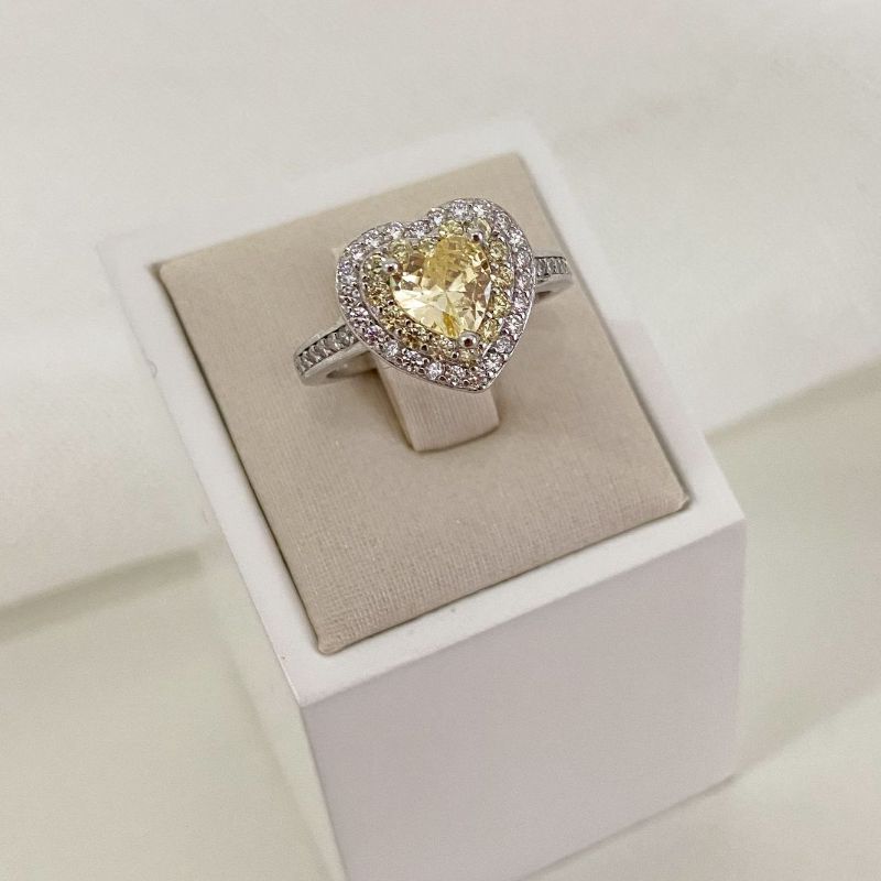 Anel Prata Coração Amarelo Cravejado 6mm