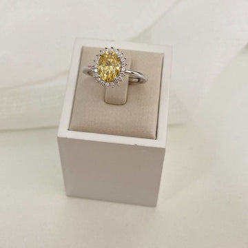 Anel Prata Pedra Amarela Cravejado Moissanite