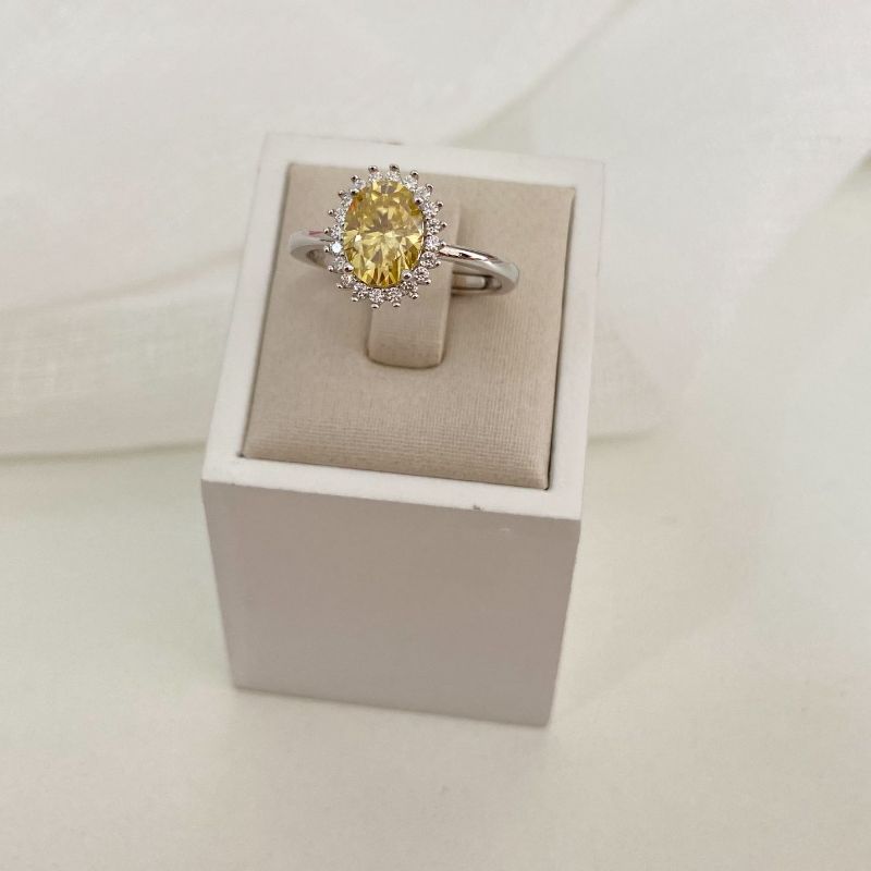 Anel Prata Pedra Amarela Cravejado Moissanite