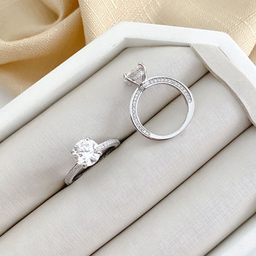 Anel Prata Solitário Cravejado 8mm Moissanite