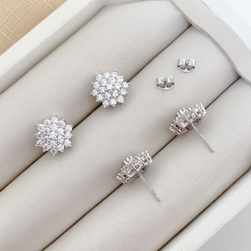 Brinco Prata Flor em Pedras Moissanite