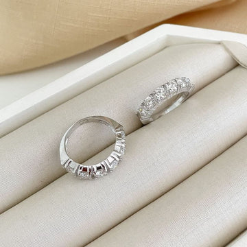 Anel Prata Meia Aliança 4mm Moissanite