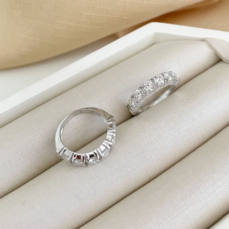Anel Prata Meia Aliança 4mm Moissanite