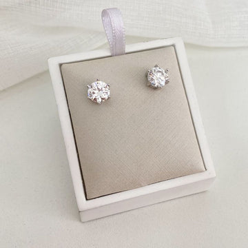 Brinco Prata Ponto de Luz Moissanite