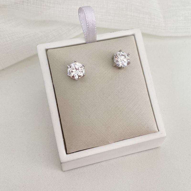 Brinco Prata Ponto de Luz Moissanite