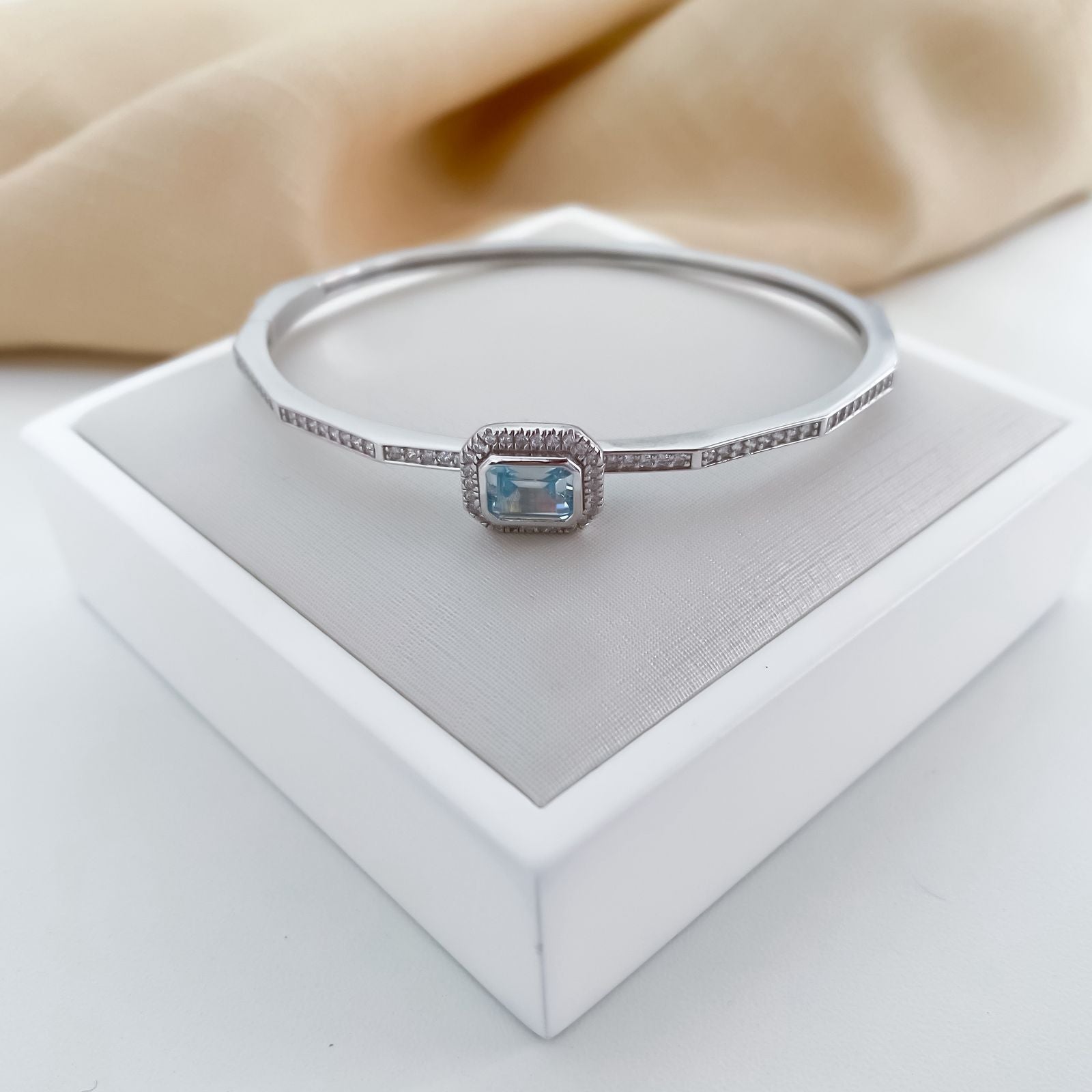 Bracelete Prata Pedra Azul Claro Cravejado 7x5mm