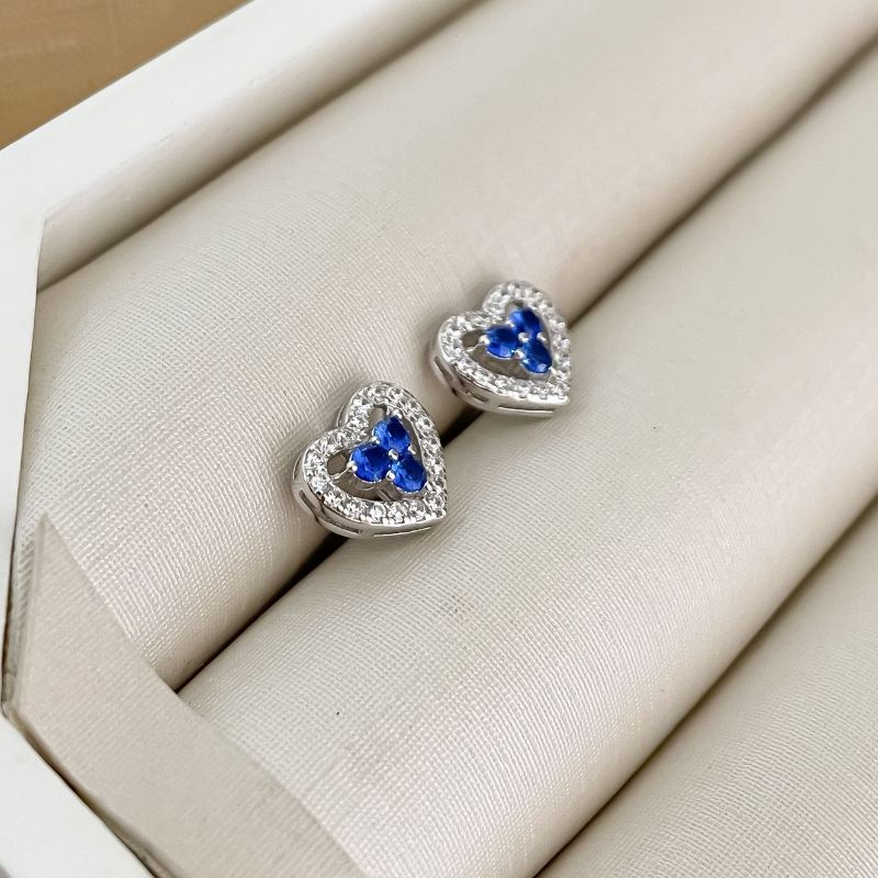 Brinco Prata Coração Azul Cravejado 2mm