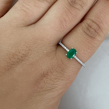 Anel Prata Pedra Verde Cravejado