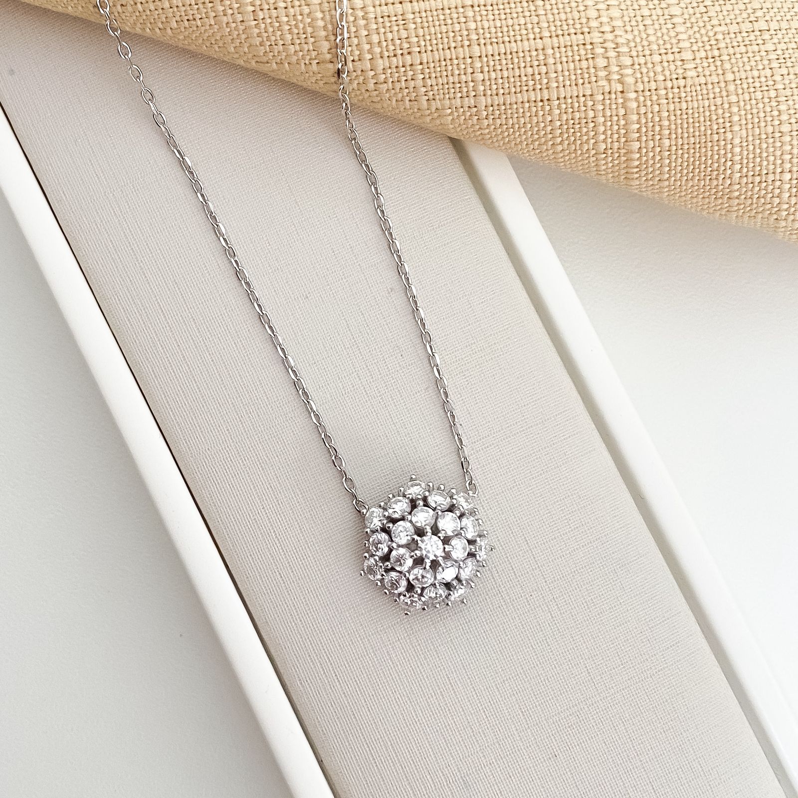 Gargantilha Prata Flor em Pedras 45cm 5.2mm Moissanite