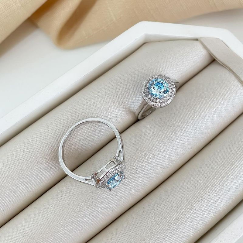 Anel Prata Pedra Azul Cravejada 7mm Moissanite