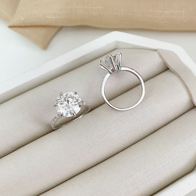 Anel Prata Solitário Cravejado 11mm Moissanite