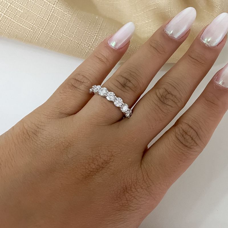 Anel Prata Meia Aliança 8p 4mm Moissanite