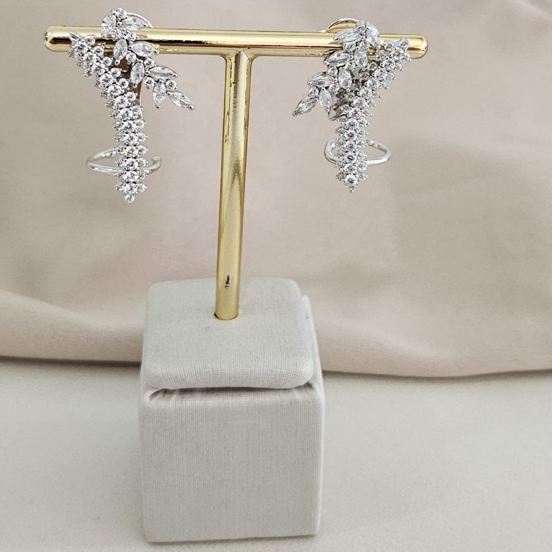 Brinco Prata Earcuff Pedra Cravejado