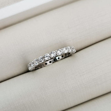 Anel Prata Meia Aliança Pedras