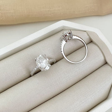 Anel Prata Solitário Cravejado 9mm Moissanite