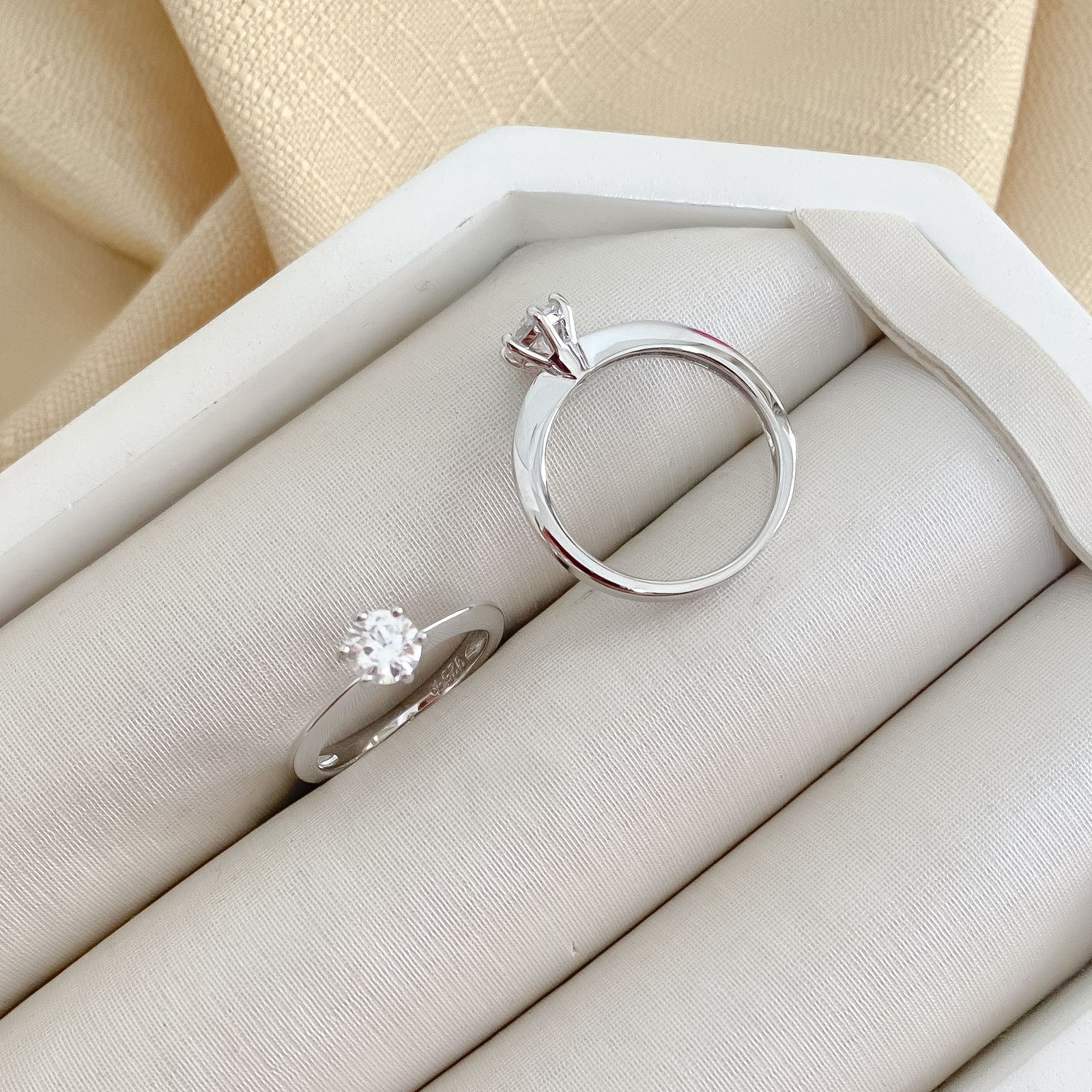 Anel Prata Solitário Cravejado Cristal 5mm Moissanite