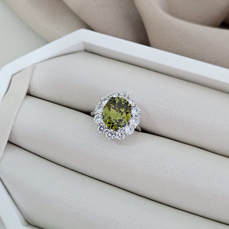 Anel Prata Pedra Verde Cravejado 12x10mm
