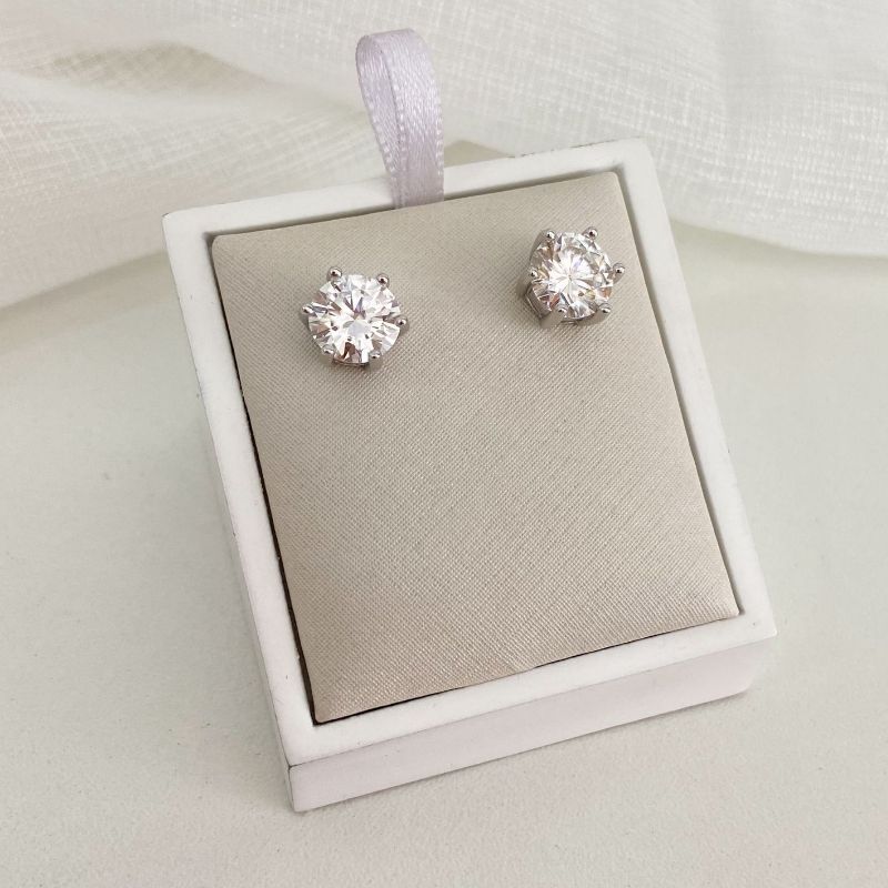 Brinco Prata Ponto de Luz Moissanite
