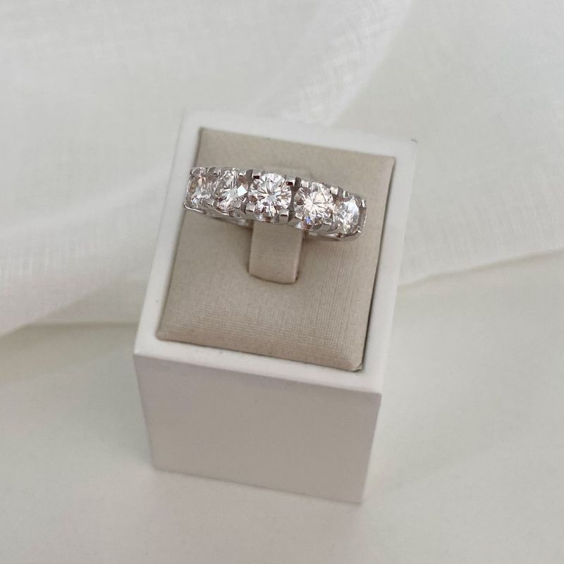 Anel Prata Meia Aliança 5p 5mm Moissanite