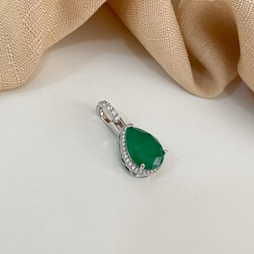Pingente Prata Pedra Verde Cravejado 12x15mm