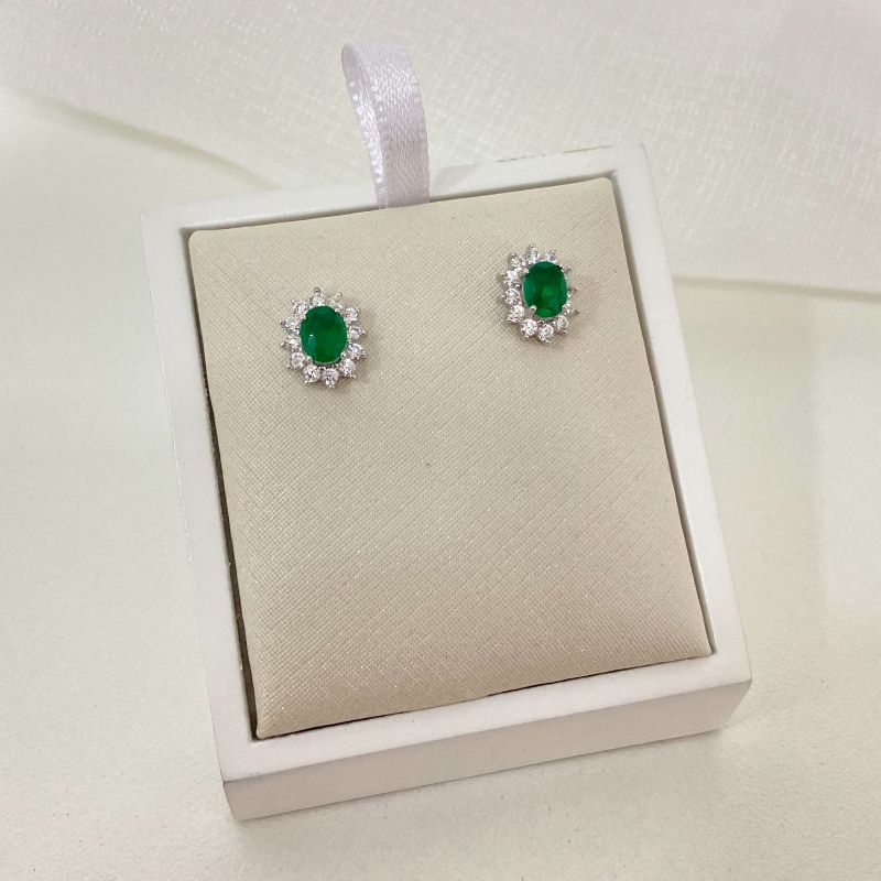 Brinco Prata Pedra Verde Escura Oval Cravejado 4mm