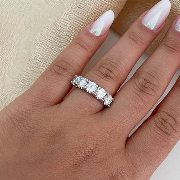 Anel Prata Meia Aliança 5p 5mm Moissanite
