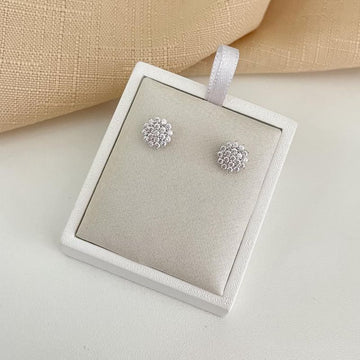 Brinco Prata Flor em Pedras 1.5mm Moissanite