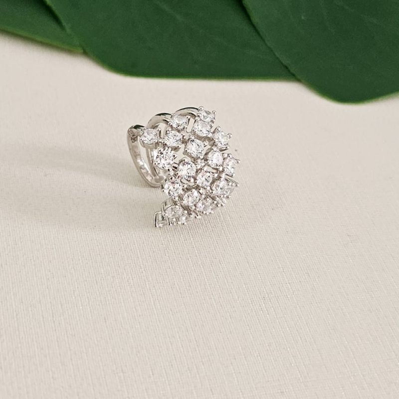 Piercing Prata Cravejado