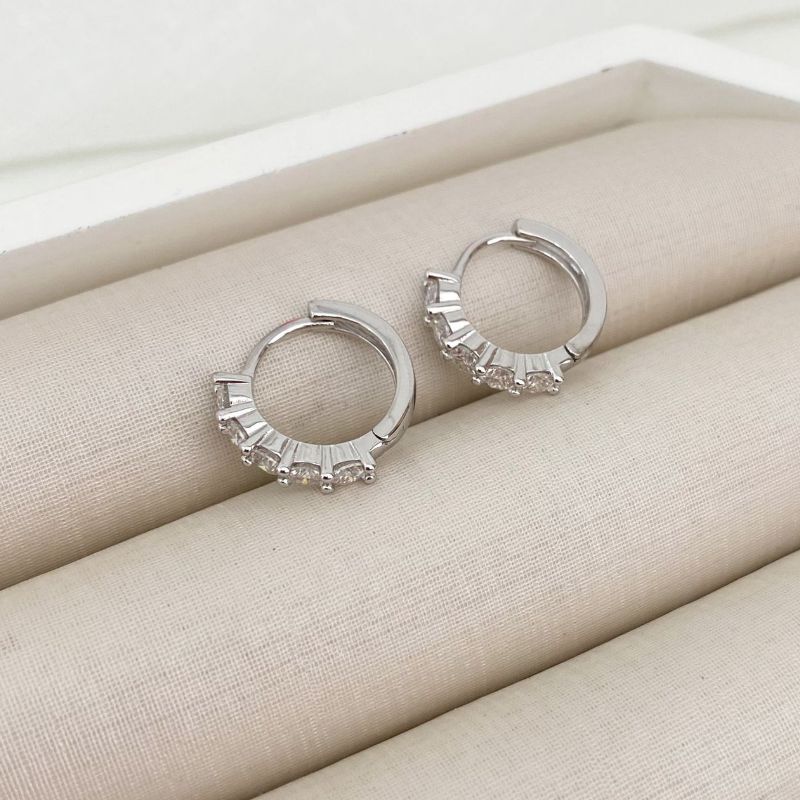 Argola Prata em Pedras Cristais Moissanite